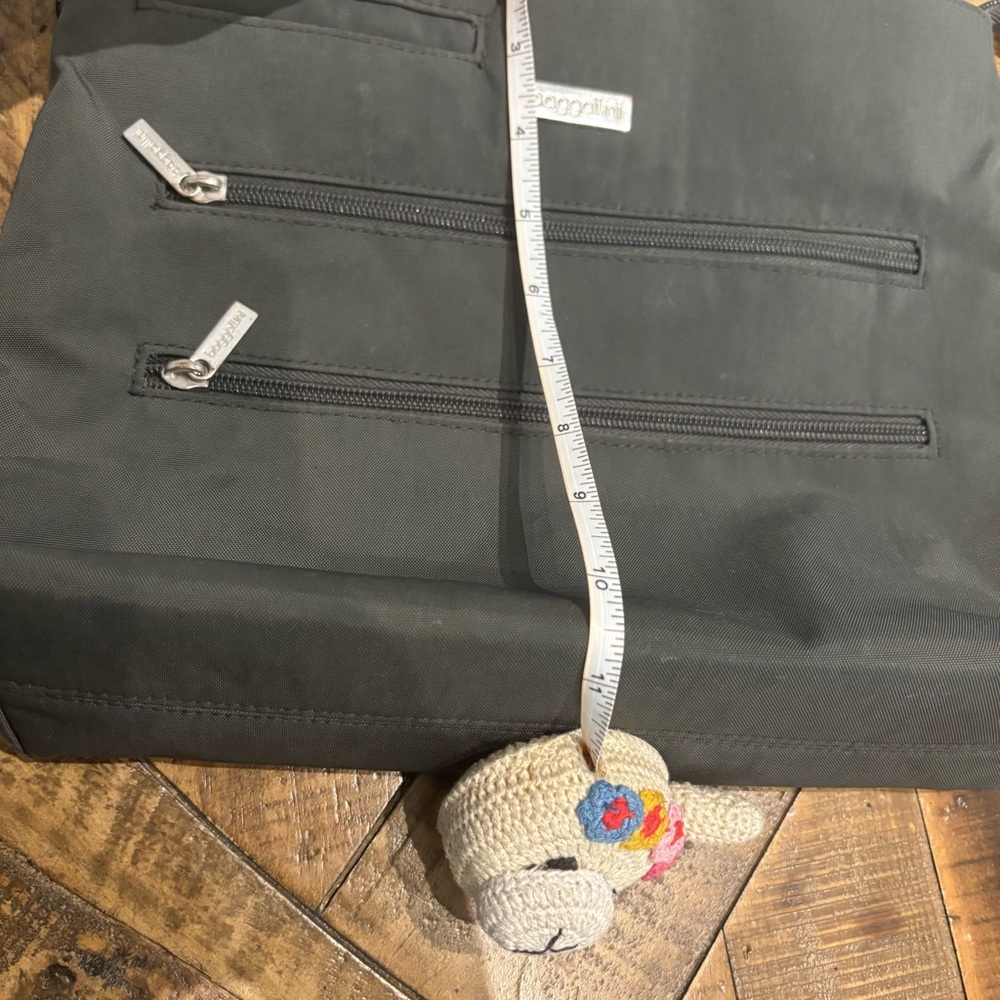 Baggallini Gray Crossbody Travel/Every Day Bag - Picture 8 of 8